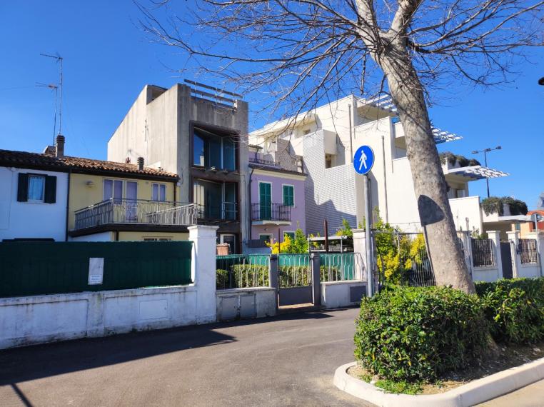 Fano - zona lido - schiera centrale in vendita