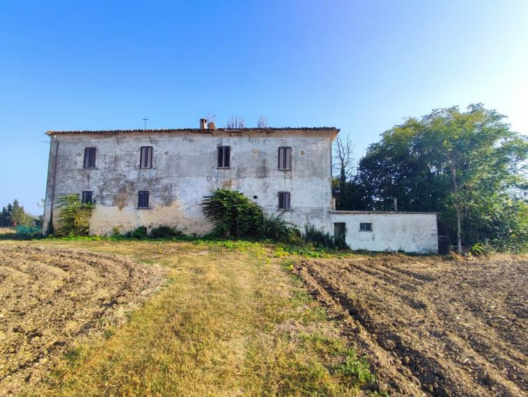 Fossombrone - rustico casolare cascina in vendita