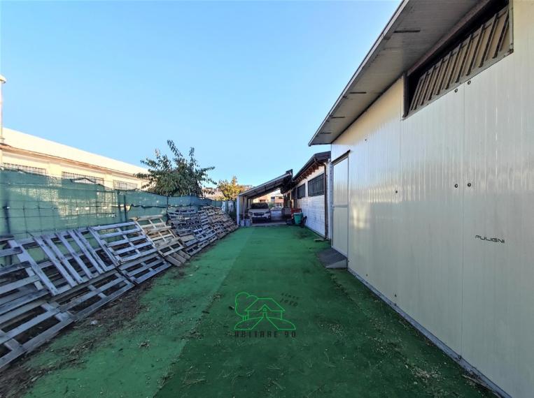 Fano - zona zuccherificio - locale commerciale negozio in vendita