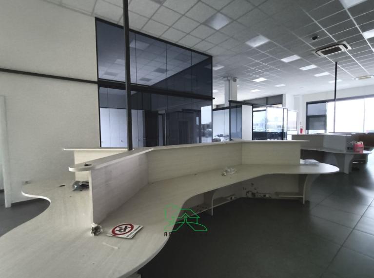 Fano - zona bellocchi - locale commerciale negozio in locazione