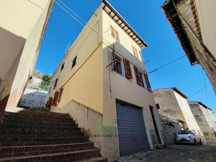 Fossombrone - zona centro storico - appartamento in vendita