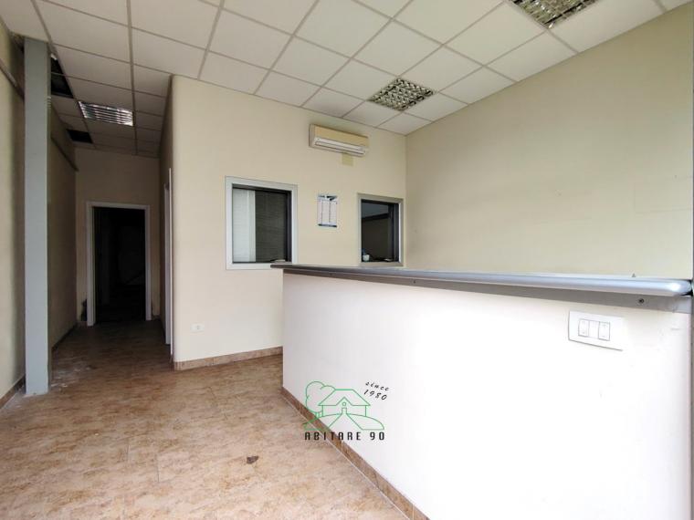 Fano - zona zuccherificio - locale commerciale negozio in vendita
