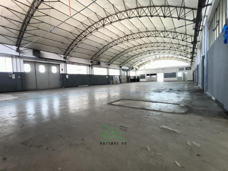 Pesaro - zona tombaccia - laboratorio in vendita