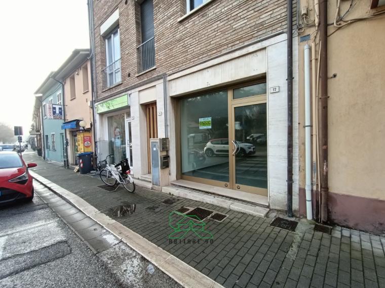 Fano - zona ospedale - locale commerciale negozio in vendita