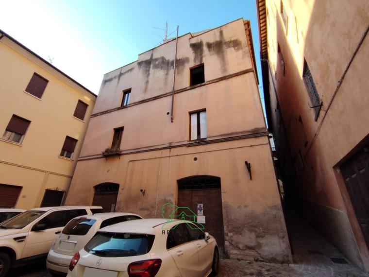 Fossombrone - zona centro storico - appartamento in vendita
