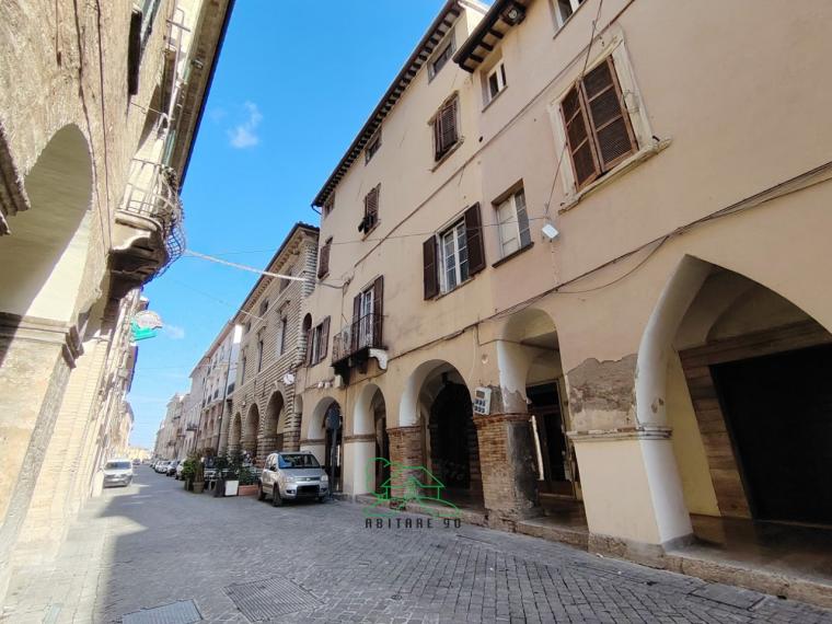 Fossombrone - zona centro storico - appartamento in vendita