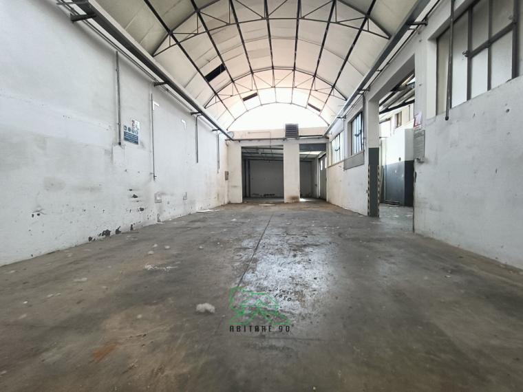 Pesaro - zona tombaccia - laboratorio in vendita