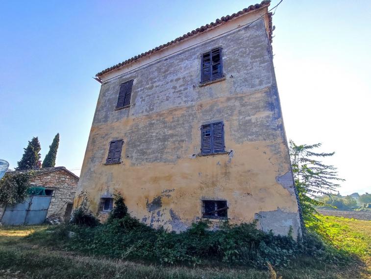Fossombrone - rustico casolare cascina in vendita