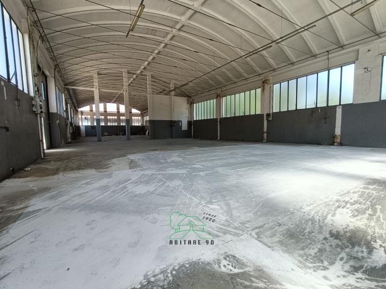 Pesaro - zona tombaccia - laboratorio in vendita