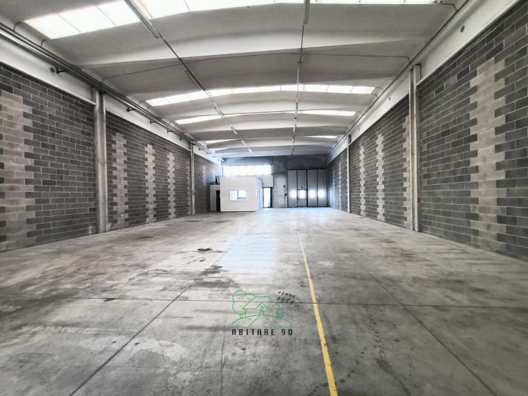 Fano - zona zuccherificio - capannone in locazione