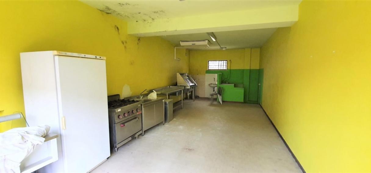 Fano - zona stadio-san lazzaro - locale commerciale negozio in vendita
