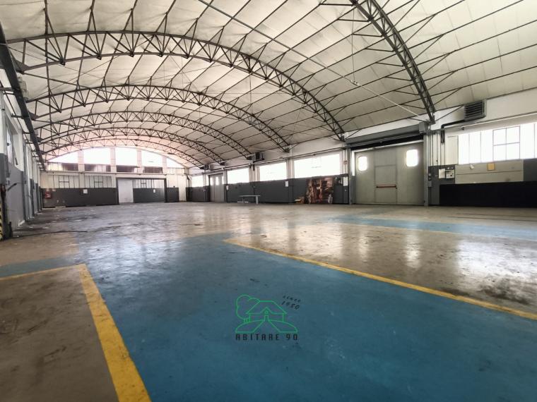 Pesaro - zona tombaccia - laboratorio in vendita