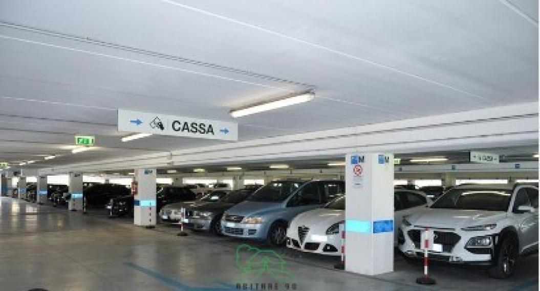 Fano - zona centro - garage box auto posto auto in locazione