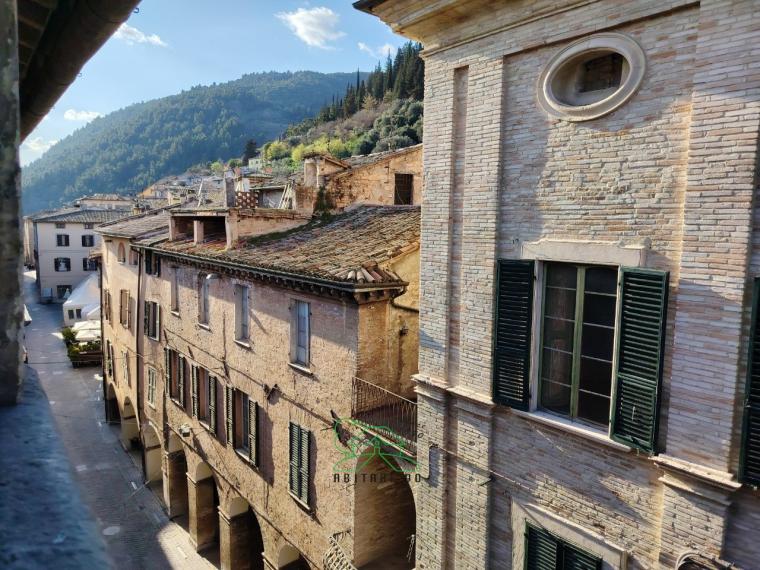 Fossombrone - zona centro storico - appartamento in vendita