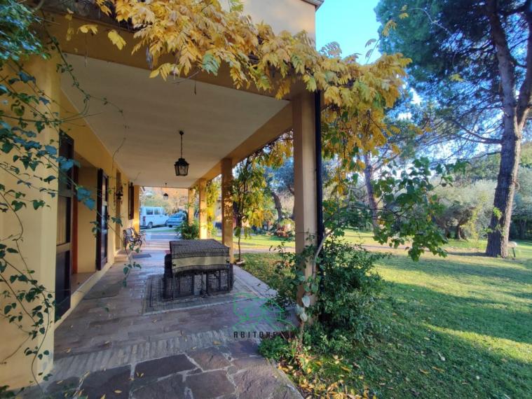 Fano - zona roncosambaccio - unifamiliare villa in vendita