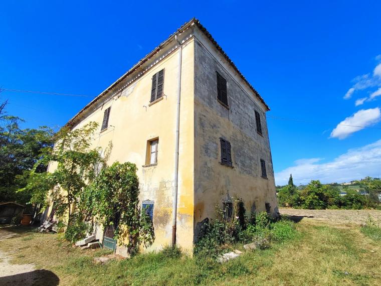 Fossombrone - rustico casolare cascina in vendita