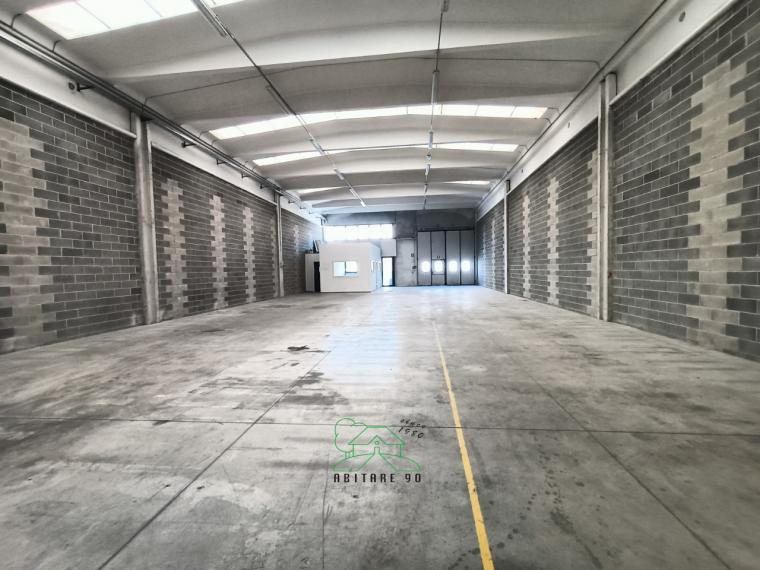 Fano - zona zuccherificio - capannone in locazione