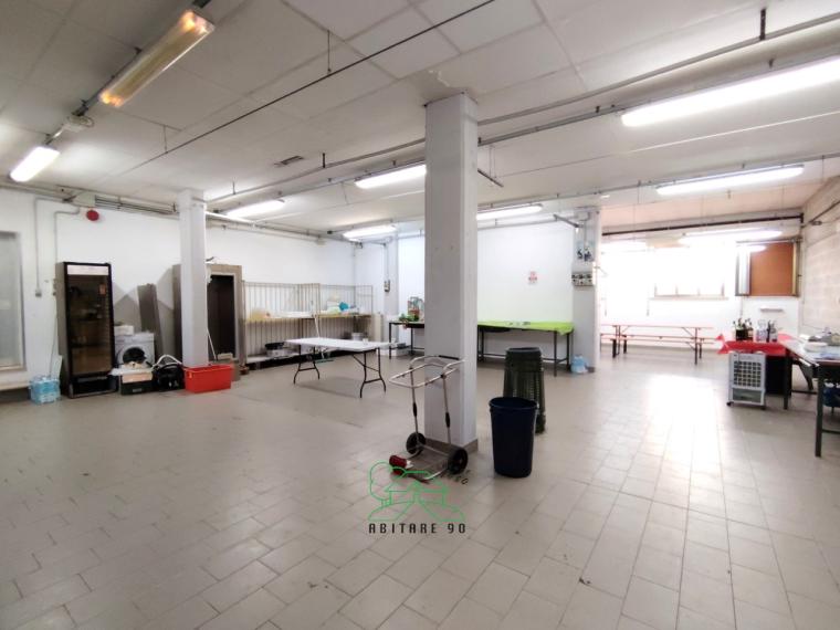Fano - zona stadio-san lazzaro - laboratorio in locazione