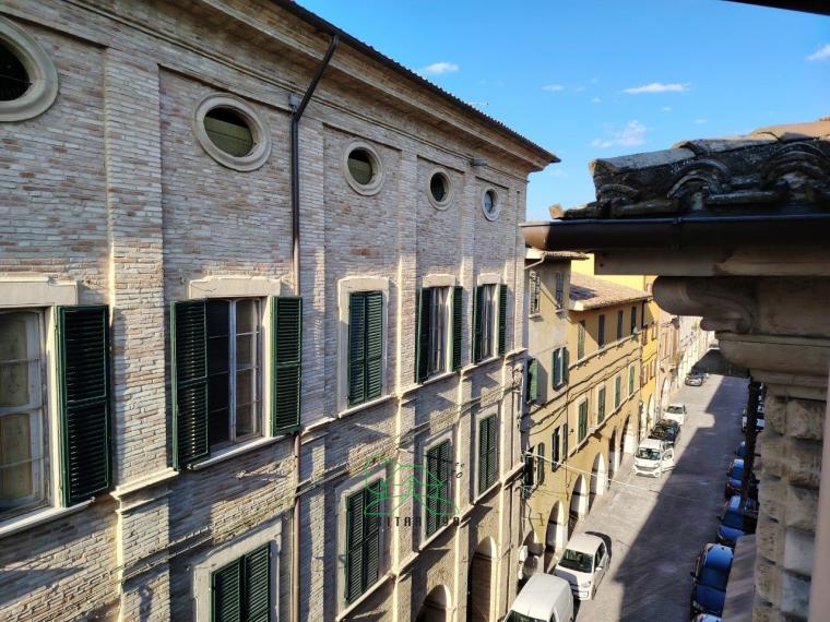 Fossombrone - zona centro storico - appartamento in vendita