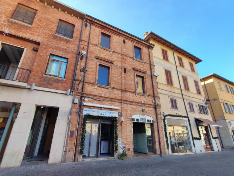 Fano - zona centro - schiera centrale in vendita
