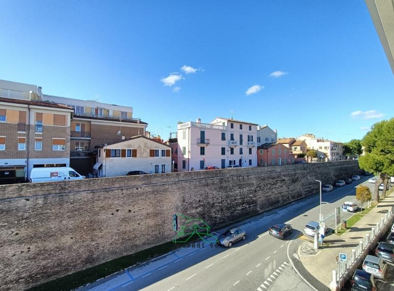 Fano - zona centro - locale commerciale negozio in vendita
