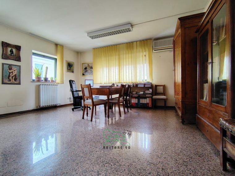 Pesaro - zona centro - ufficio in locazione