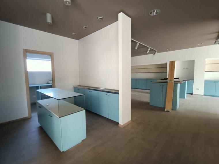 Fano - zona bellocchi - locale commerciale negozio in vendita