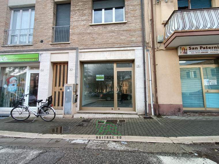 Fano - zona ospedale - locale commerciale negozio in vendita
