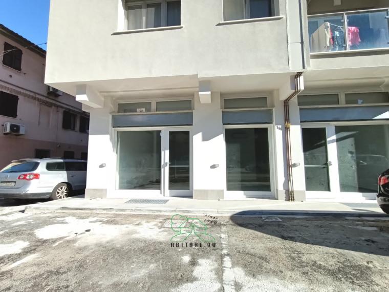 Fano - zona centro - locale commerciale negozio in vendita