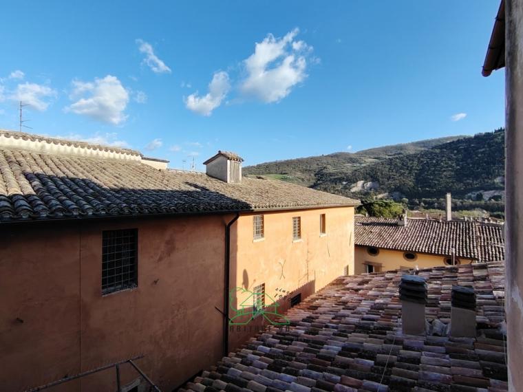 Fossombrone - zona centro storico - appartamento in vendita