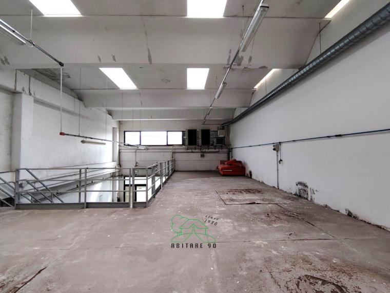 Fano - zona zuccherificio - locale commerciale negozio in vendita