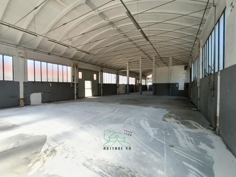 Pesaro - zona tombaccia - laboratorio in vendita