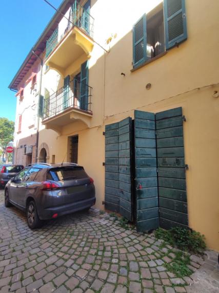 Fano - zona centro - magazzino in vendita