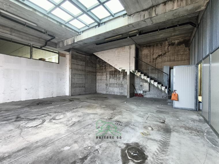 Fano - zona bellocchi - magazzino in vendita