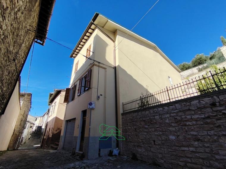 Fossombrone - zona centro storico - appartamento in vendita