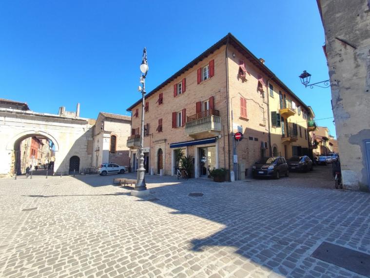 Fano - zona centro - magazzino in vendita