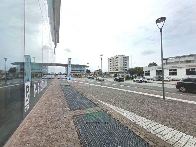 Pesaro - zona tombaccia - locale commerciale negozio in locazione