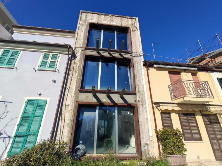 Fano - zona lido - schiera centrale in vendita