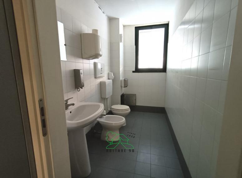 Fano - zona zuccherificio - capannone in locazione