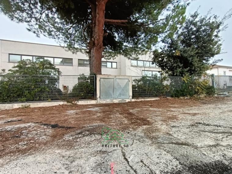Fano - zona zuccherificio - capannone in vendita