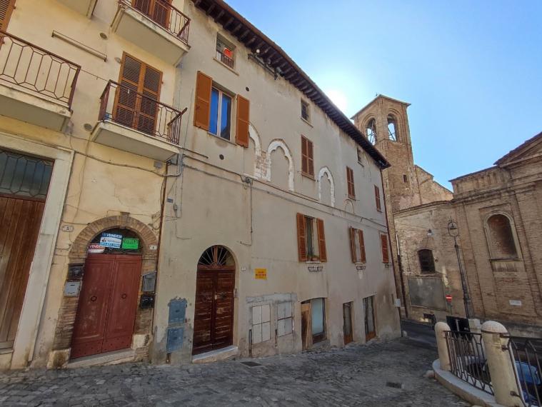Fossombrone - zona centro storico - appartamento in vendita