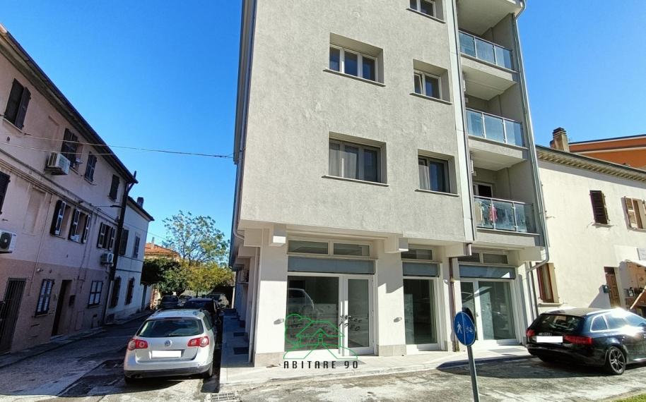Fano - zona centro - locale commerciale negozio in vendita