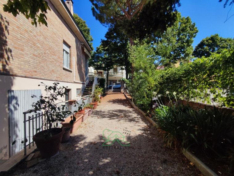 Fano - zona passeggi - unifamiliare villa in vendita