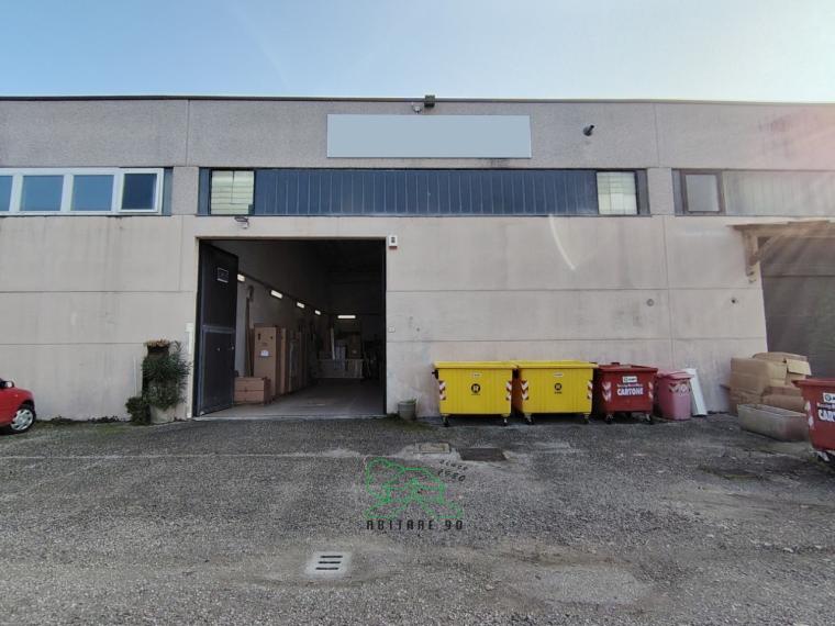 Fano - zona zuccherificio - capannone in vendita