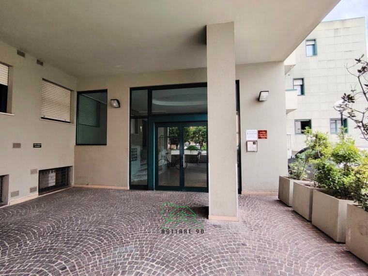 Pesaro - zona centro - ufficio in locazione