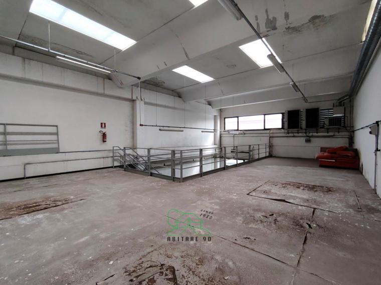 Fano - zona zuccherificio - locale commerciale negozio in vendita