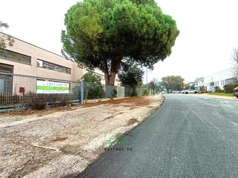 Fano - zona zuccherificio - capannone in vendita