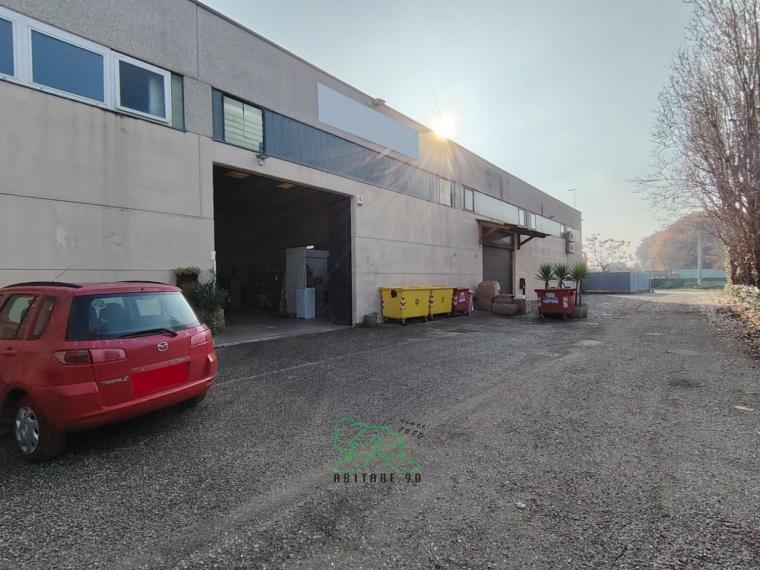 Fano - zona zuccherificio - capannone in vendita