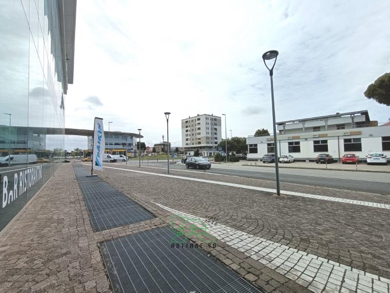 Pesaro - zona tombaccia - locale commerciale negozio in locazione