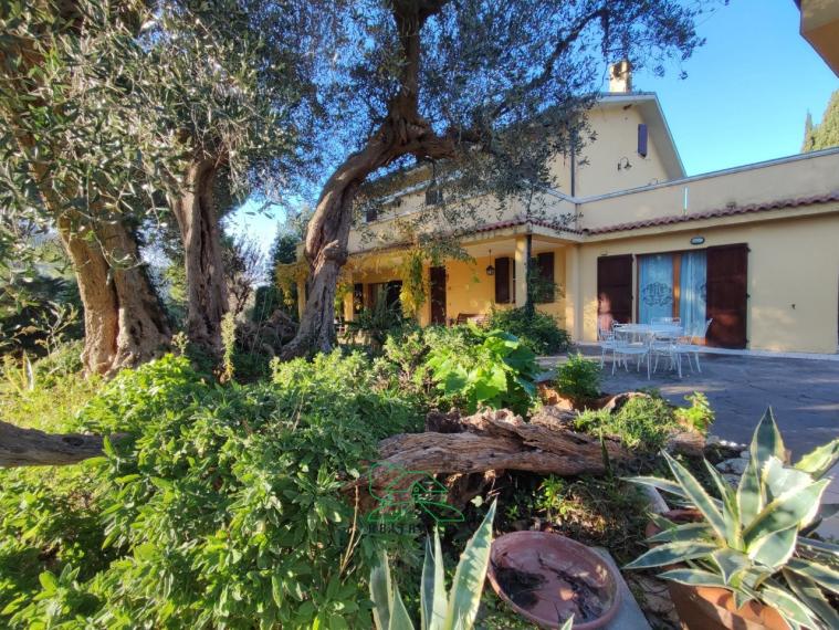 Fano - zona roncosambaccio - unifamiliare villa in vendita